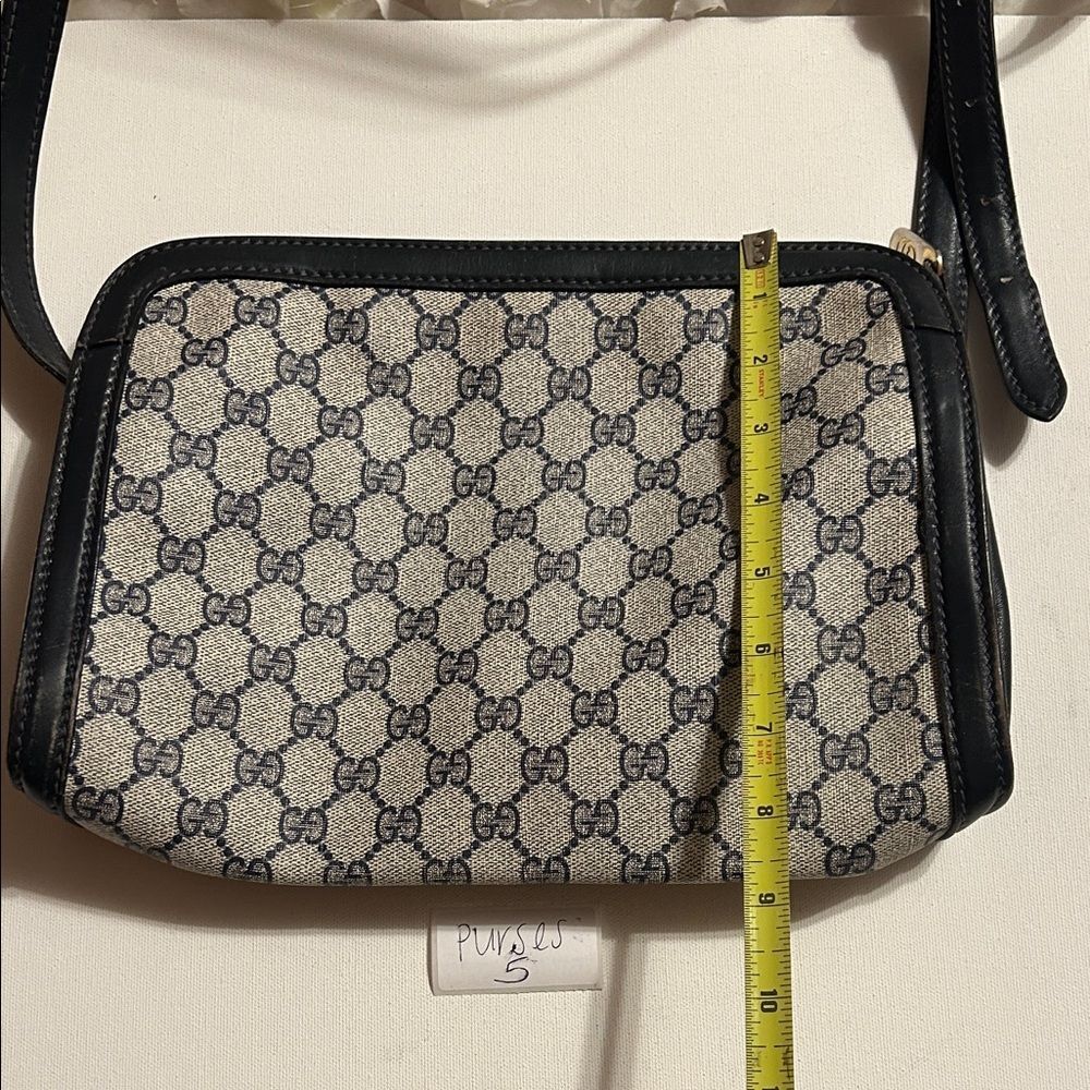 Gucci Signature Black and Cream Crossbody - Picture 4 of 5
